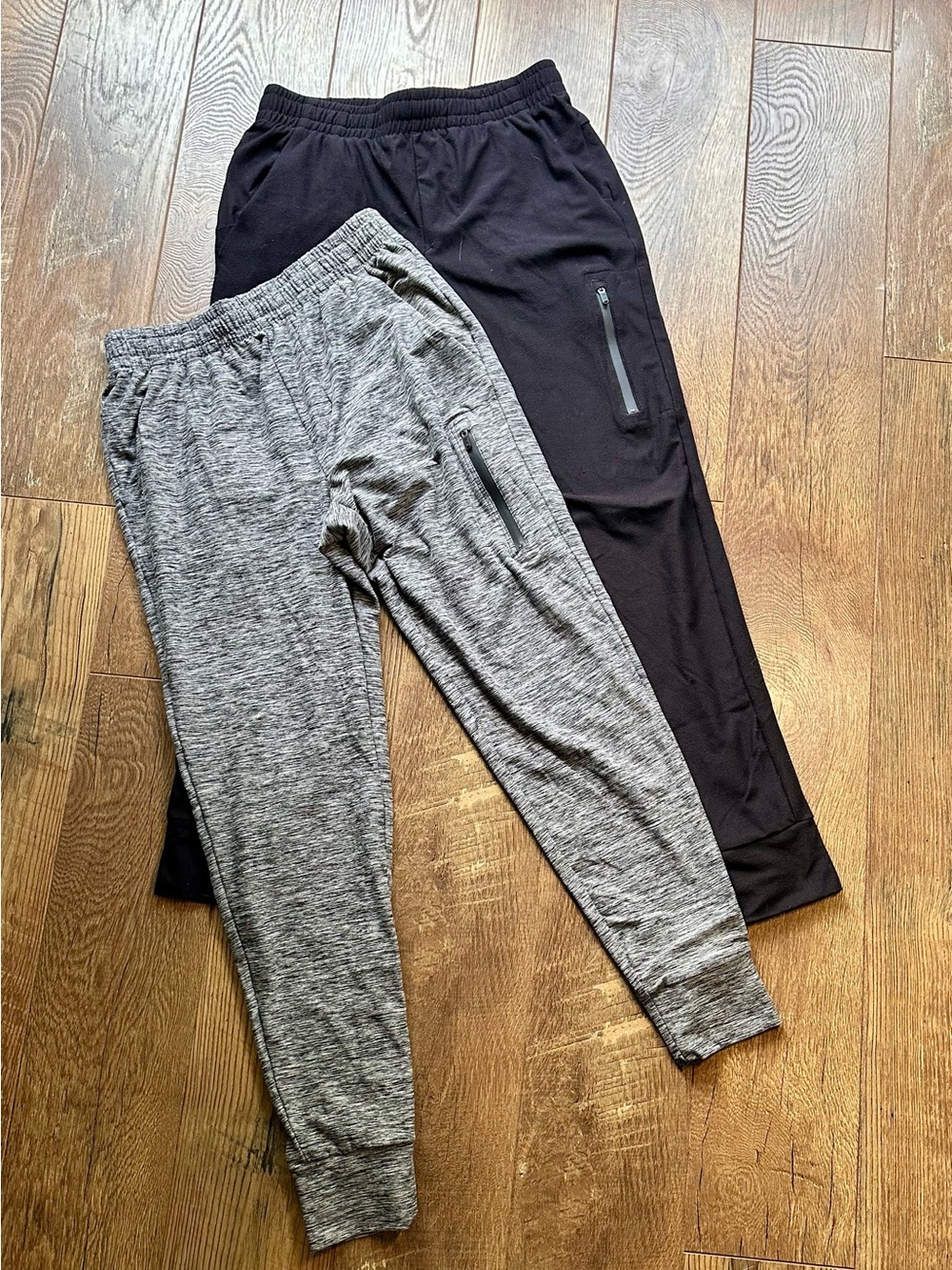Men's FLX Luxury Soft Wander Jogger Pants in Gray and Black